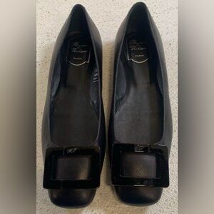 Roger Vivier Flats